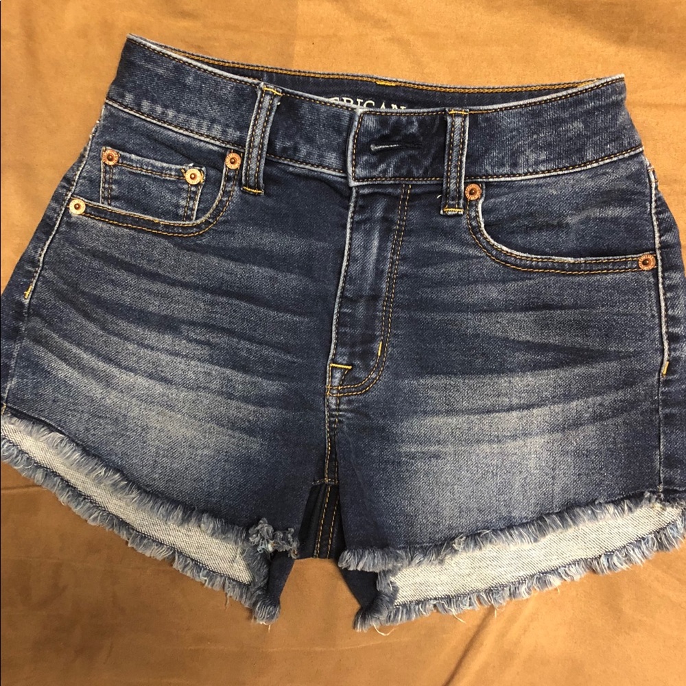 High-waisted blue Jean shorts